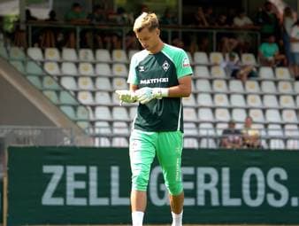 Der SV Werder Bremen steht kurz vor dem Verkauf seines Torhüters Mio Backhaus. Die Fans zeigen sich verständlich und bedanken sich bei ihrer Nummer 1. 