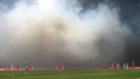 Nebelschwaden im Stadion von Partizan