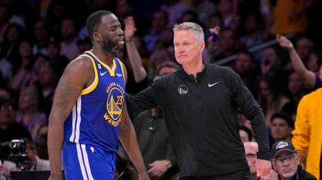 Draymond Green (l.) geriet heftig aneinander mit Trainer Steve Kerr