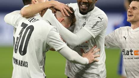 Die Borussen holen den erhofften Erfolg auf Schalke