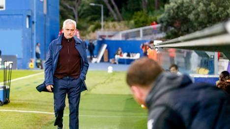 Estadio Antonio Coimbra da Mota JosÃ Mourinho head coach of SL Benfica during the Primeira Liga match between GD Estoril Praia and SL Benfica at Estadio Antonio Coimbra da Mota on May 16, 2026 in Estoril, Portugal. Liga Portugal Betclic - GD Estoril Praia vs SL Benfica (Valter Gouveia SPP) PUBLICATIONxNOTxINxBRAxMEX Copyright: xValterxGouveia SPPx spp-en-VaGo-_GO_1143
