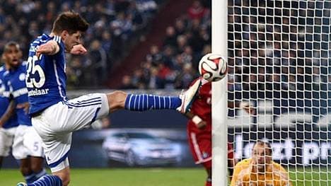 Klaas-Jan Huntelaar hat seinen Vertrag beim FC Schalke 04 vorzeitig bis 2017 verlängert