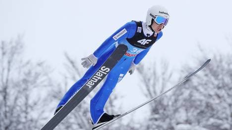 Simon Ammann wird in der kommenden Saison die Schanzen hinuntersegeln