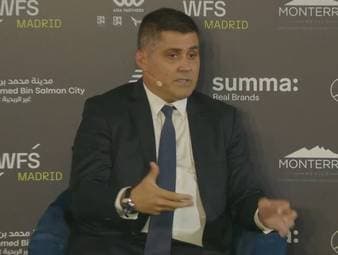 AFE-Präsident David Aganzo warnt vor zu hoher Belastung der Spieler durch zu viele unnötige Reisestrapazen. Er spricht sich außerdem gegen La-Liga-Spiele außerhalb Spaniens aus.