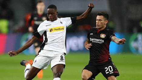 Denis Zakaria (links) fällt bei Borussia Mönchengladbach aus