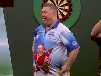 Ricky Evans und James Wade liefern sich einen spektakulären Schlagabtausch - ein Spiel, in dem beide Spieler Matchdarts vergeben. Das Duell der Engländer ist wohl DAS Spiel der bisherigen WM.