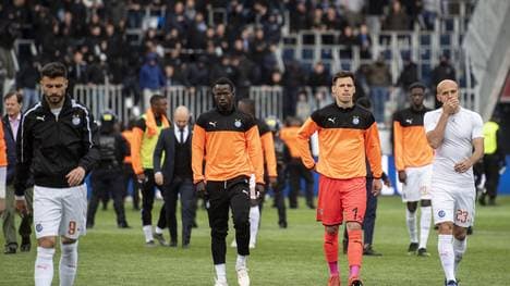 Nach Skandal-Spiel: Grasshopper-Präsident spricht von Erpressung durch Chaoten, Fans der Grasshopper Zürich fordern die Trikots der Spieler