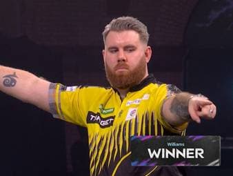 Scott Williams ist bekannt dafür, immer wieder extravagante Wege zu spielen und No-Look-180. So ist es auch beim Sieg über Paolo Nebrida.