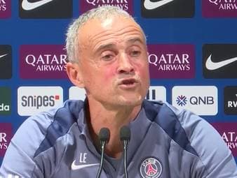 Für PSG-Trainer Luis Enrique ist Achraf Hakimi der beste Rechtsverteidiger der Welt. Der Spanier erklärt, wie wichtig der Marokkaner für Paris ist.