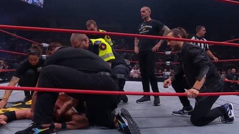 Roderick Strong wurde bei AEW Dynamite Opfer einer Attacke von Samoa Joe