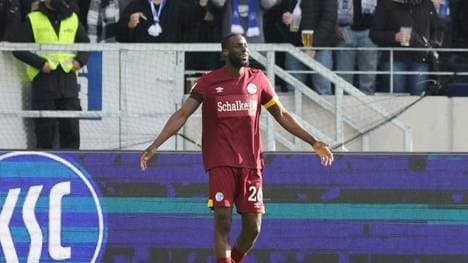 S04 verpasst in Karlsruhe die Aufstiegsränge.