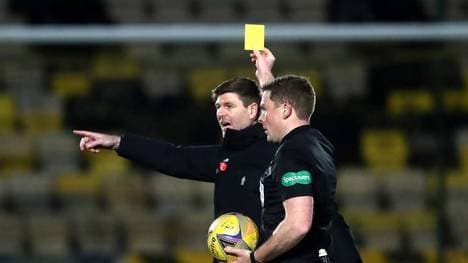 Zunächst zückte John Beaton die Gelbe Karte
