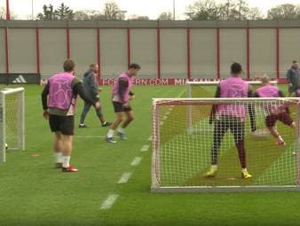 Harry Kane steht am Montagvormittag wieder auf dem Trainingsplatz des FC Bayern München. Ein möglicher Einsatz im Achtelfinale-Hinspiel gegen Atalanta Bergamo liegt also im Bereich des Möglichen. 
