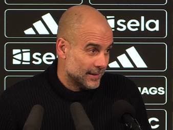 Manchester City holte sich einen knappen 2:0-Arbeitssieg bei Newcastle United. Nach der Partie war trotzdem für Coach Pep Guardiola kein Halten mehr, der sich bitterst über den VAR beschwerte.