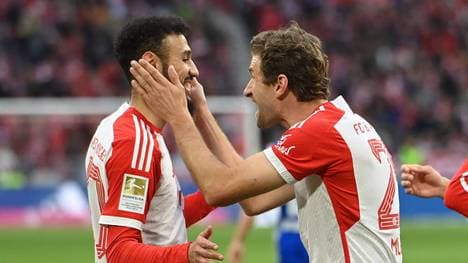 Thomas Müller (r.) mit Noussair Mazraoui