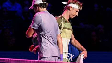 Denis Shapovalov (r.) gab auf