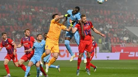 Heftiger Zusammenprall zwischen Müller und Sissoko