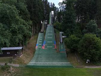 22 Meter! Kurioser Schanzenrekord