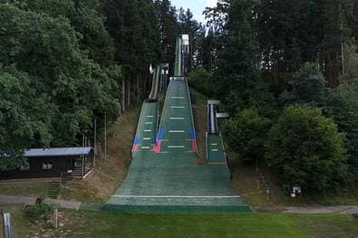 22 Meter! Kurioser Schanzenrekord