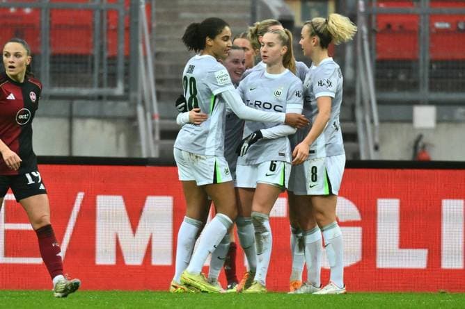 Kantersieg! VfL bleibt an Bayern dran