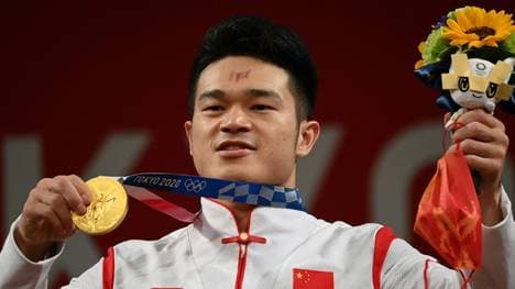 Shi Zhiyong mit seiner Goldmedaille