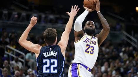 Franz Wagner im Duell mit LeBron James