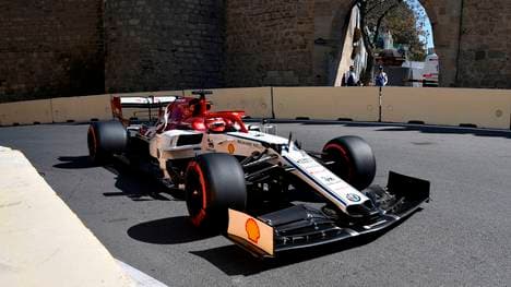 Kimi Räikkönen muss aus der Boxengasse in den Großen Preis von Aserbaidschan starten