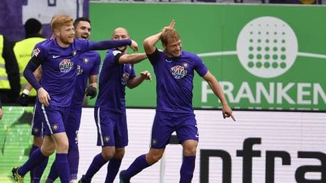 Der FC Erzgebirge Aue bejubelt das Schützenfest gegen Greuther Fürth