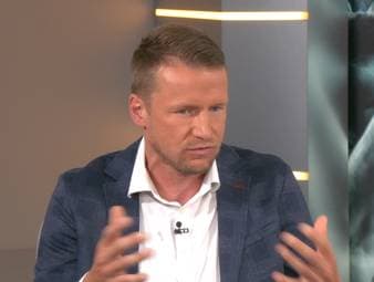 Im 2. Ligaspiel zwischen Hannover 96 und dem FC St. Pauli kommt es zu einer strittigen Schiedsrichter-Entscheidung von Felix Zwayer. Experte Maik Franz findet im Doppelpass 2. Bundesliga klare Worte zu dessen Statement nach dem Spiel.