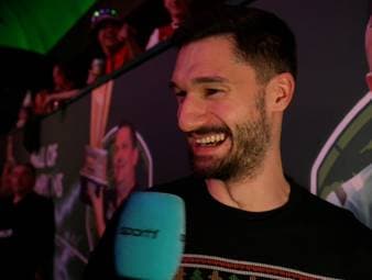 Die Darts-WM lockt immer wieder Stars aus anderen Sportarten an. So auch einen deutschen Nationalspieler.