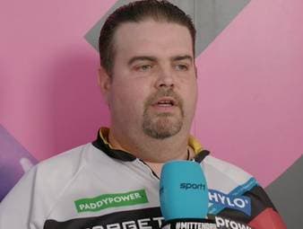 Gabriel Clemens freut sich auf sein Drittrundenmatch nach Weihnachten. Nach dem 3:0-Sieg gegen Wessel Nijman zeigt sich "Gaga" am SPORT1-Mikrofon äußerst zufrieden.