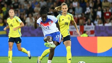 Michelle Agyemang (M.) trifft zum Ausgleich