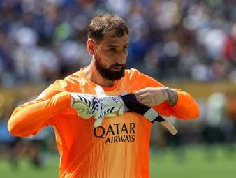 Gianluigi Donnarumma steht nach seiner Ausbootung bei Paris Saint-Germain auf dem Abstellgleis. Nun könnte der Keeper nach England weiterziehen.