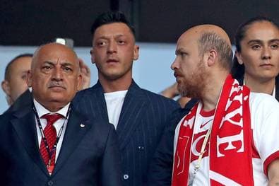 Özil euphorisiert von Transferrausch 