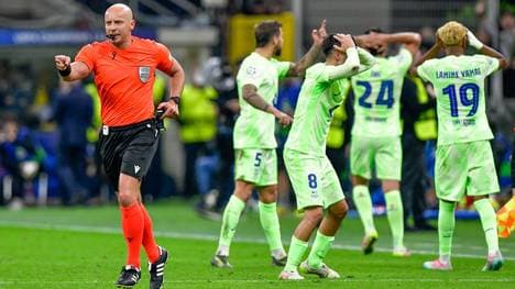 Szymon Marciniak sah sich nach dem Barca-Aus viel Kritik ausgesetzt