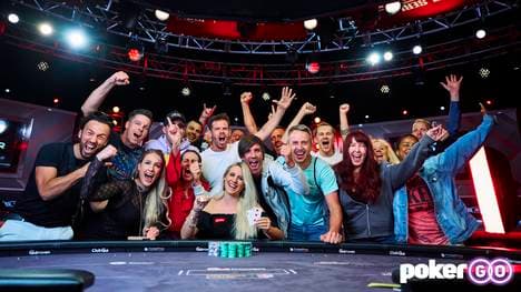 Jessica Teusl mit Bracelet und Anhang