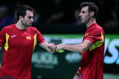 Spanien nach Krimi im Halbfinale