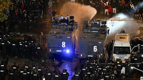 Abseits des Platzes wurden viele Personen verletzt