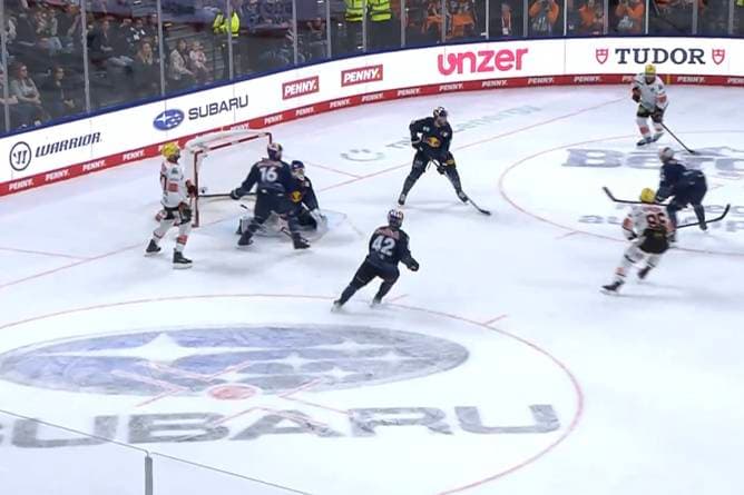 Verrückte Szene! Zweimal Pfosten – dann kontert München