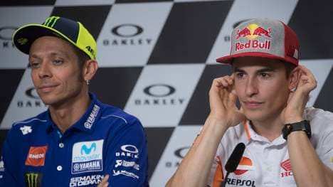 Marc Marquez (r.) und Valentino Rossi sind über das vorerst letzte Rennen auf dem Sachsenring enttäuscht 