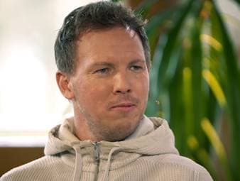 Julian Nagelsmann kritisierte zuletzt VfB-Stürmer Deniz Undav öffentlich - und beschwichtigte im Interview bei Magenta nun ob seiner forschen Vorgehensweise.