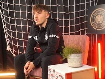 Bayern-Youngster Lennart Karl spricht über seine junge Karriere, seine Stärken und Ziele, den Umgang mit Social Media und den bislang prägendsten Moment seiner jungen Karriere.