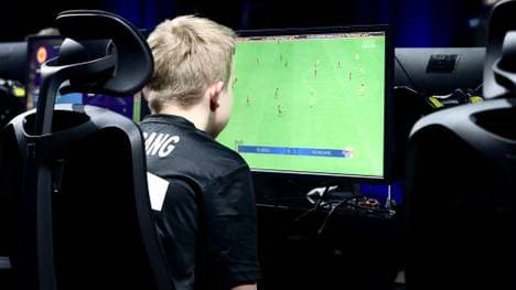 FIFA-Wunderkind Anders "RBLZ_Vejrgang" Vejrgang konnte die Swiss-Stage mit 5-0 überstehen