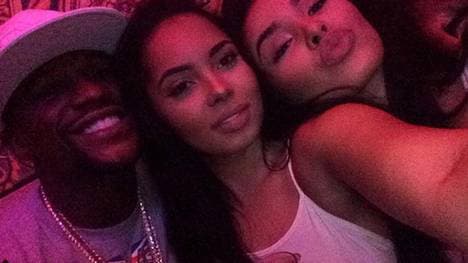 Floyd Mayweather ist derzeit mit Raemarni Ball (M.) unterwegs