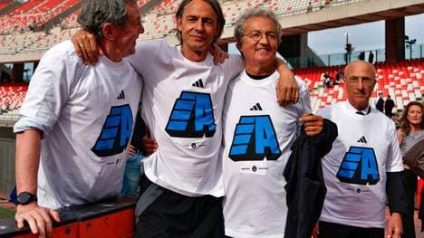 Wieder oben: Filippo Inzaghi (2.v.r.) und Pisa