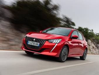 Peugeot 208 bewegt sich souverän durch die Großstadt