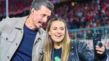 Laura Wontorra und Sandro Wagner bei einer DAZN-Übertragung 