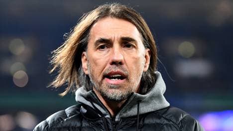 Trainer Martin Schmidt steckt spätestens seit Sonntag mit dem VfL Wolfsburg wieder tief im Abstiegssumpf