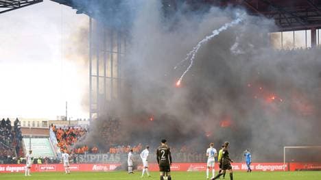 Beide Halbzeiten wurden mit Verspätung angepfiffen