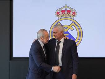 José Mourinho präsentiert sich bei seiner Rückkehr zu Real Madrid bestens gelaunt. Gemeinsam mit Präsident Florentino Pérez läutet der Portugiese seine zweite Amtszeit bei den Königlichen ein.